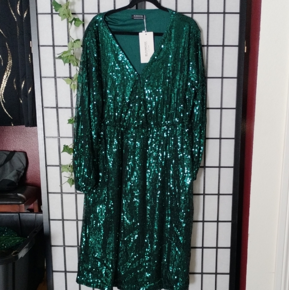 Emerald Green Sequin V-Neck Dress